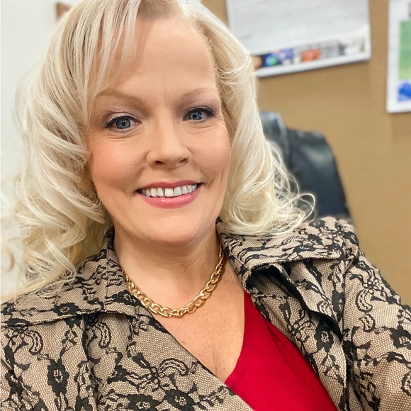 Meet your Posher, Lori - Picture 1 of 1